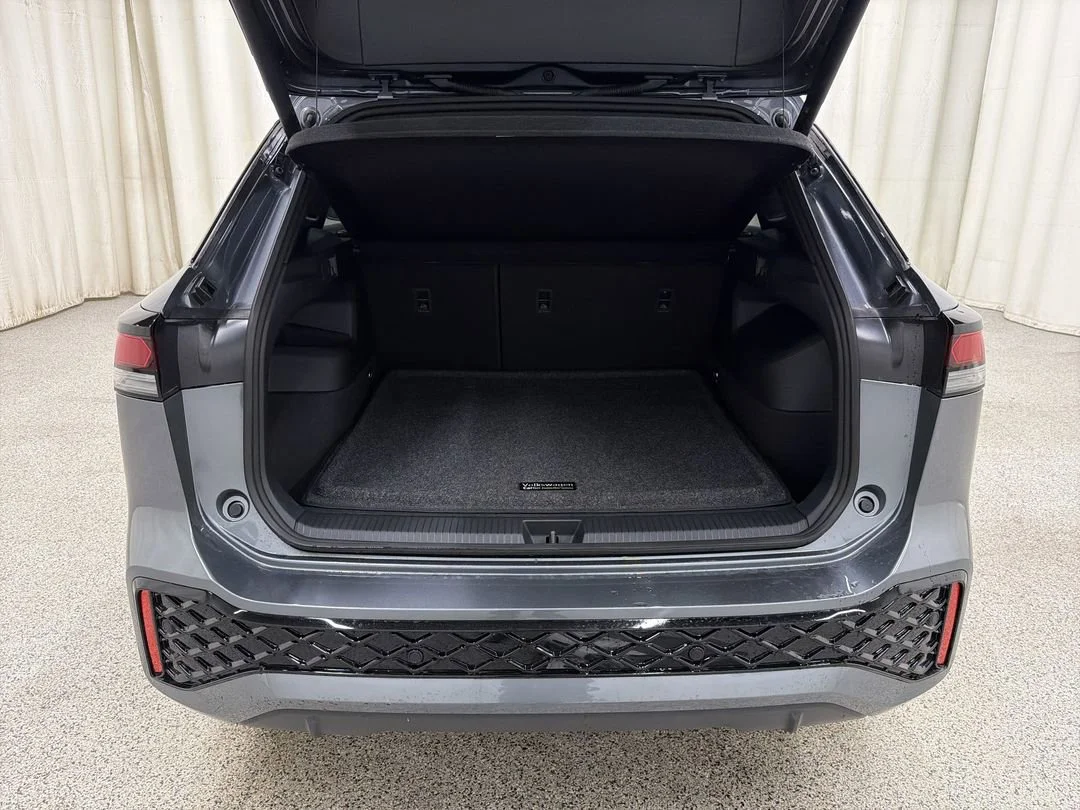 New 2026 Platinum Gray Metallic Volkswagen SE R-Line Black image 17