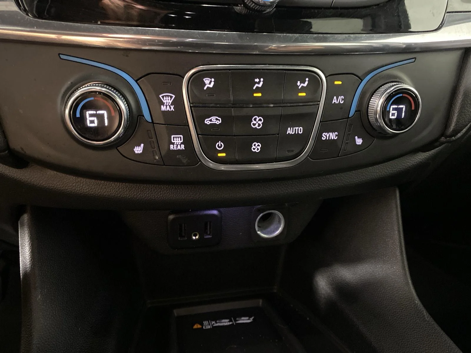 Used 2023 MOSAIC BLACK METALLIC Chevrolet LT Cloth image 19