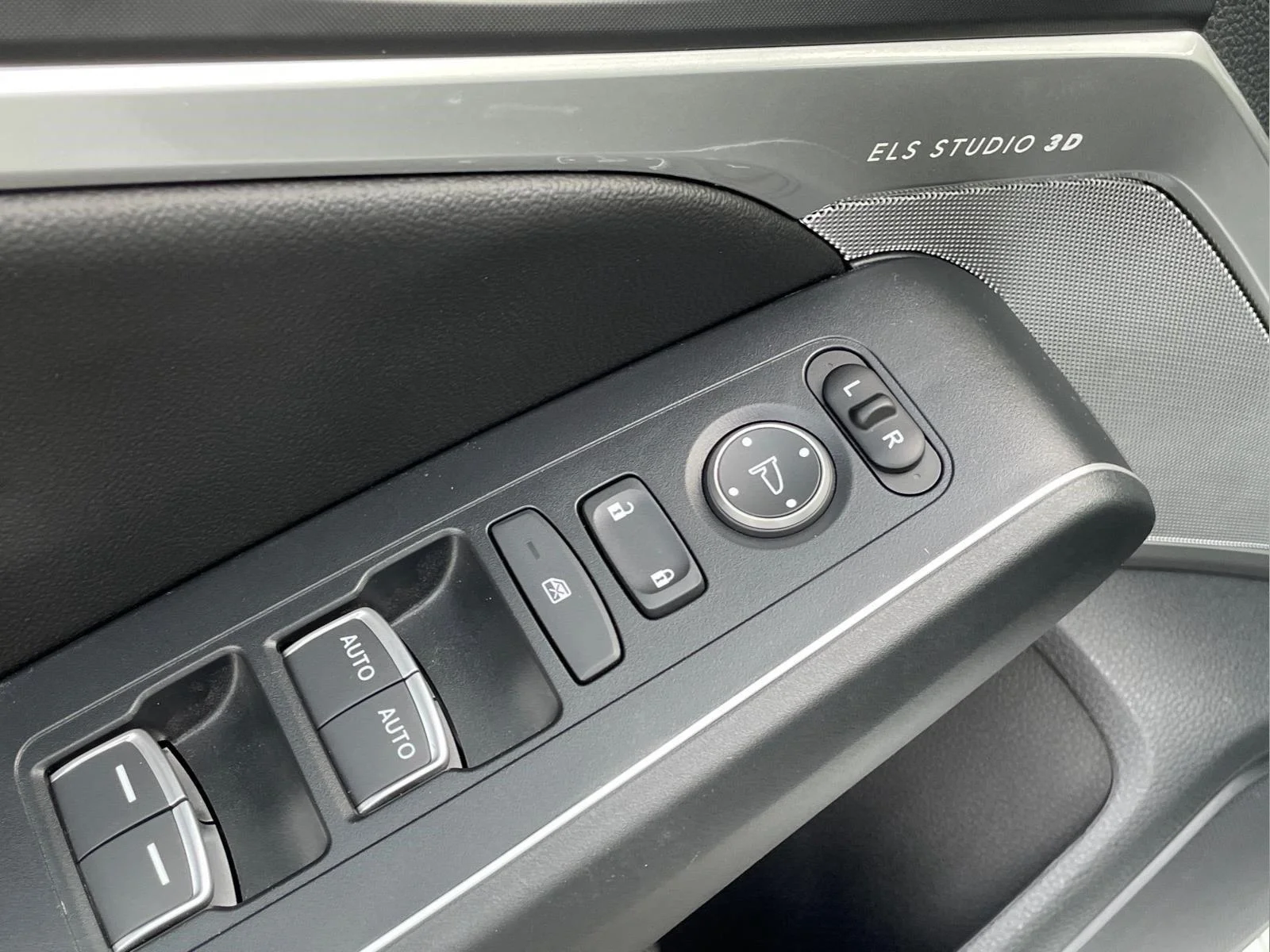Used 2025 Platinum White Pearl Acura w/A-Spec Technology Package image 22