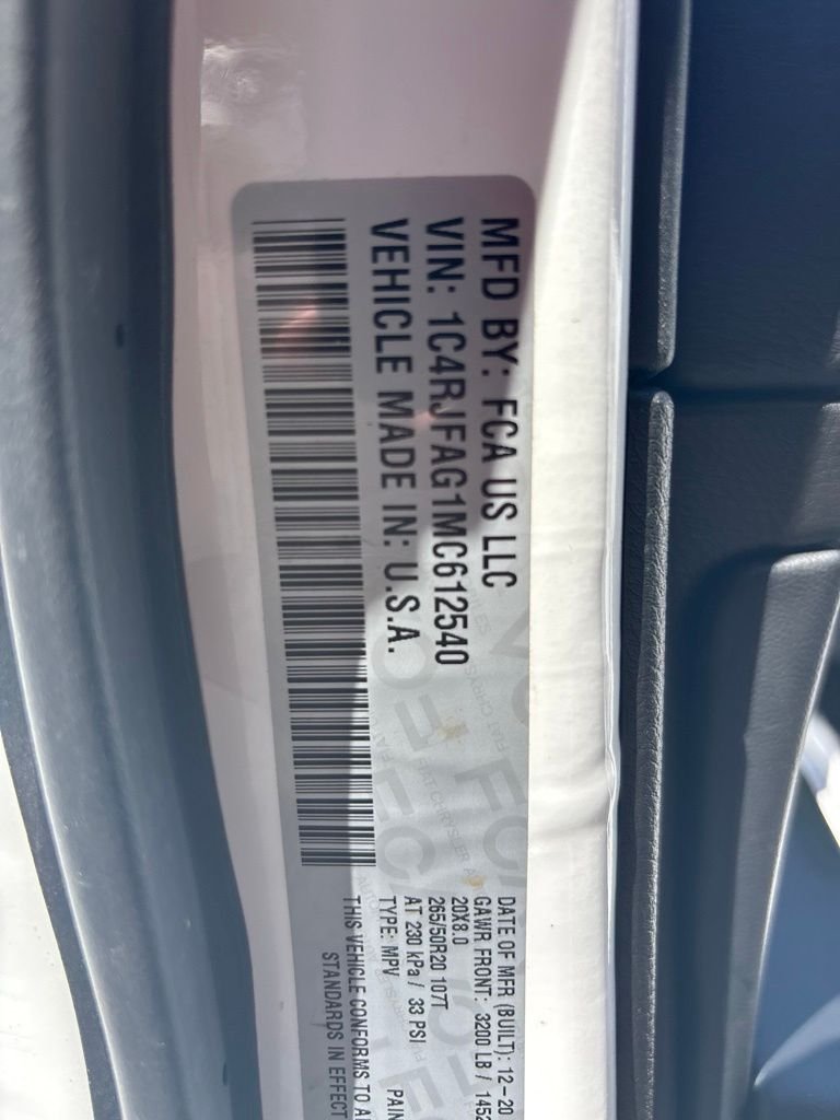 Used 2021 White Jeep Laredo X image 10