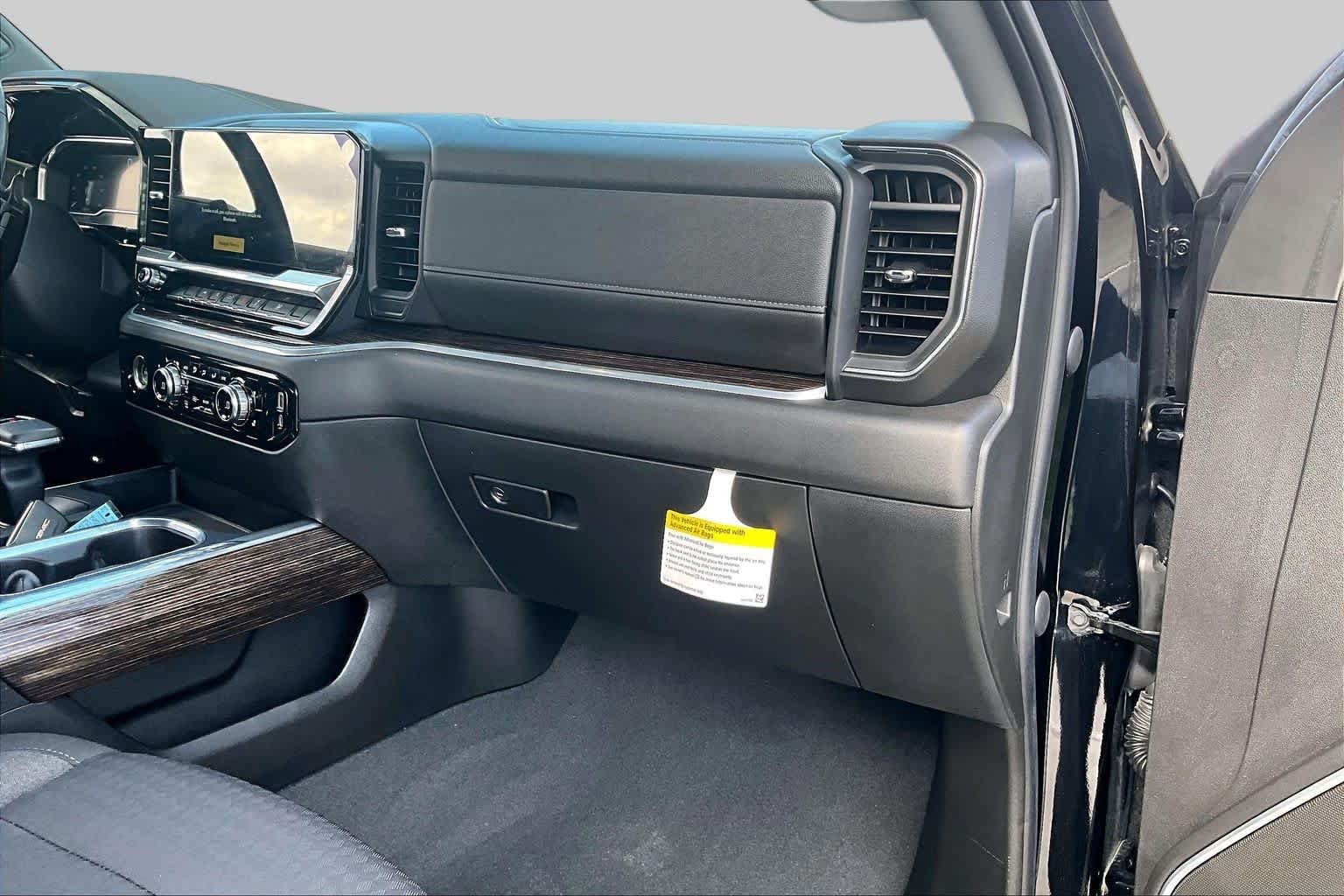 Used 2022 Onyx Black GMC Elevation image 18