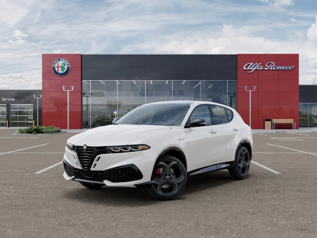 New 2026 Milano White Exterior Paint Alfa Romeo Base image 1