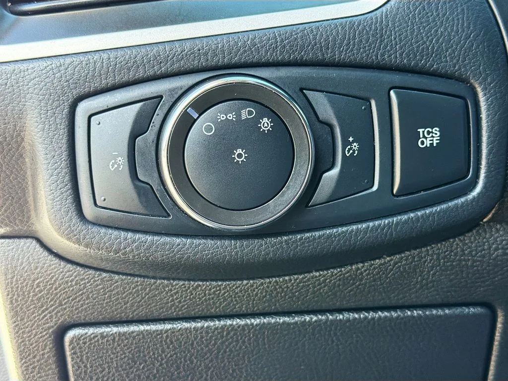 Used 2022 White Ford SEL image 32