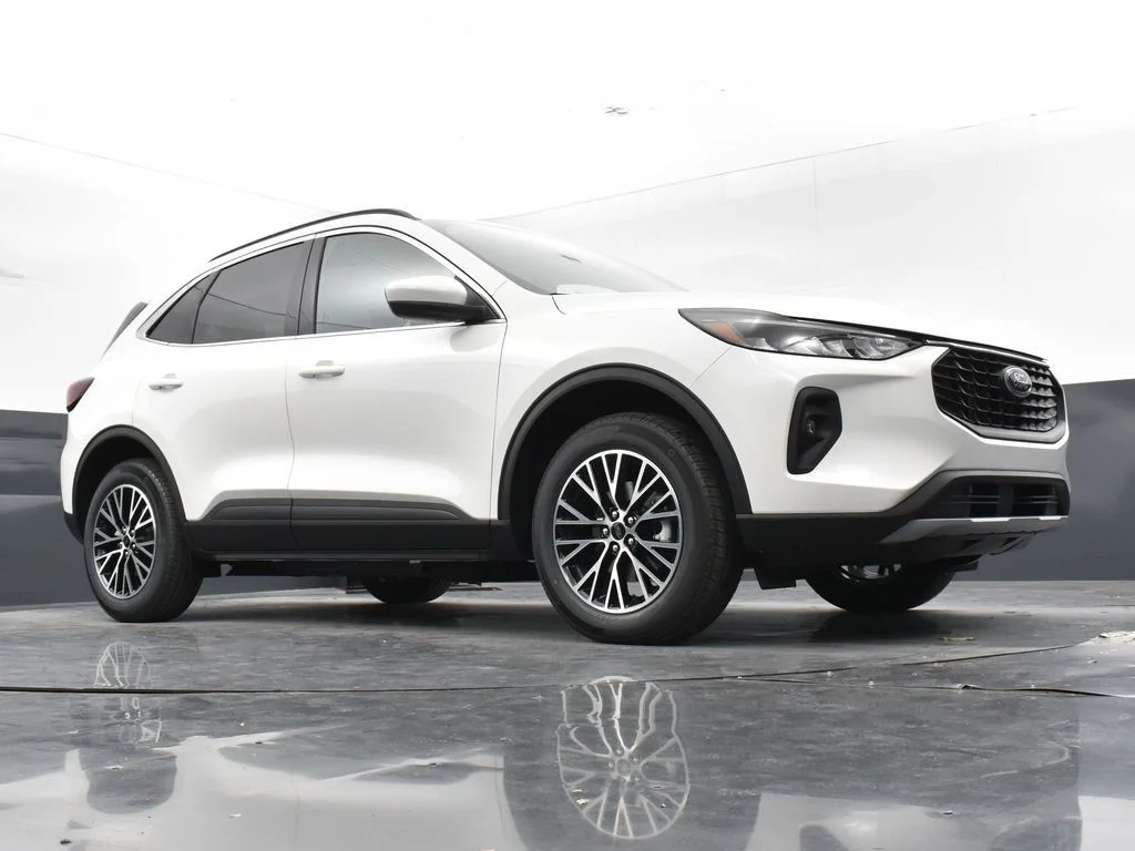 New 2025 White Ford Base image 30