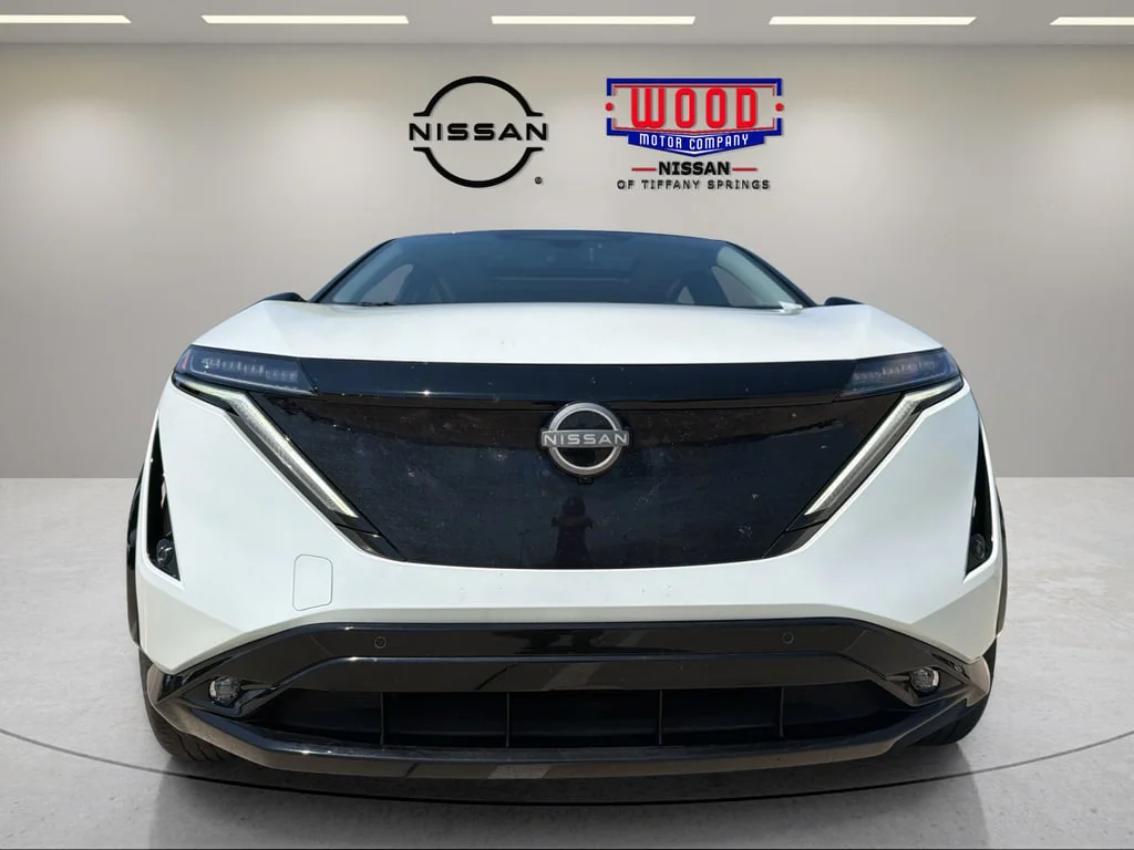 Used 2023 Everest White Pearl Tricoat Black Diamond Pearl Nissan Premiere image 6