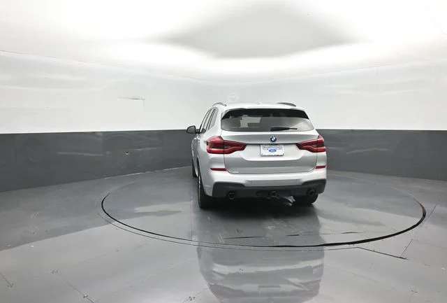 Used 2021 Silver BMW xDrive30i image 6