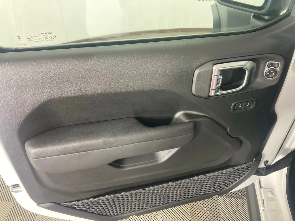 2025 Jeep Wrangler 4-Door Willys - Photo 11