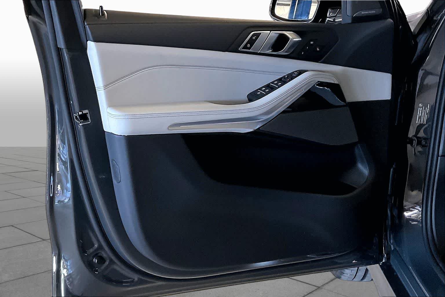 New 2026 Dravit Grey Metallic BMW sDrive40i image 10