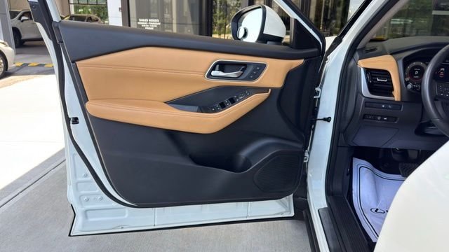 Used 2023 Pearl White Tricoat Nissan Platinum image 16