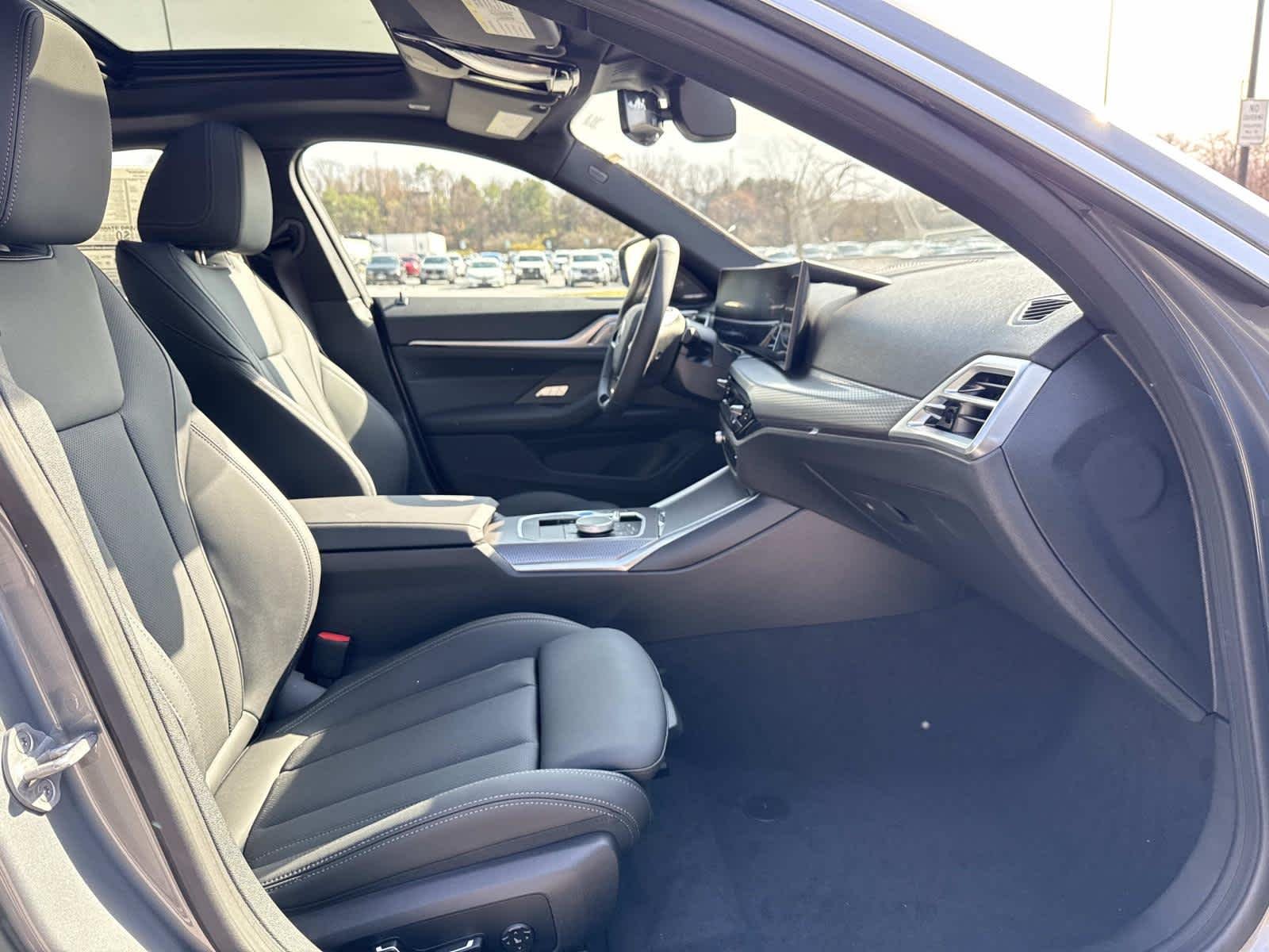 New 2026 Skyscraper Grey Metallic BMW xDrive40 image 16