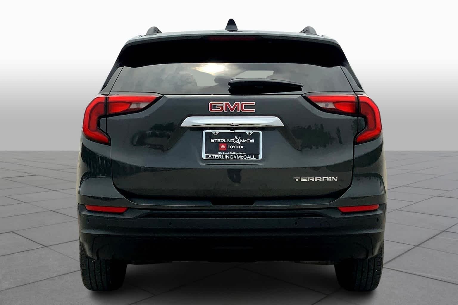 Used 2018 Graphite Gray Metallic GMC SLE image 5