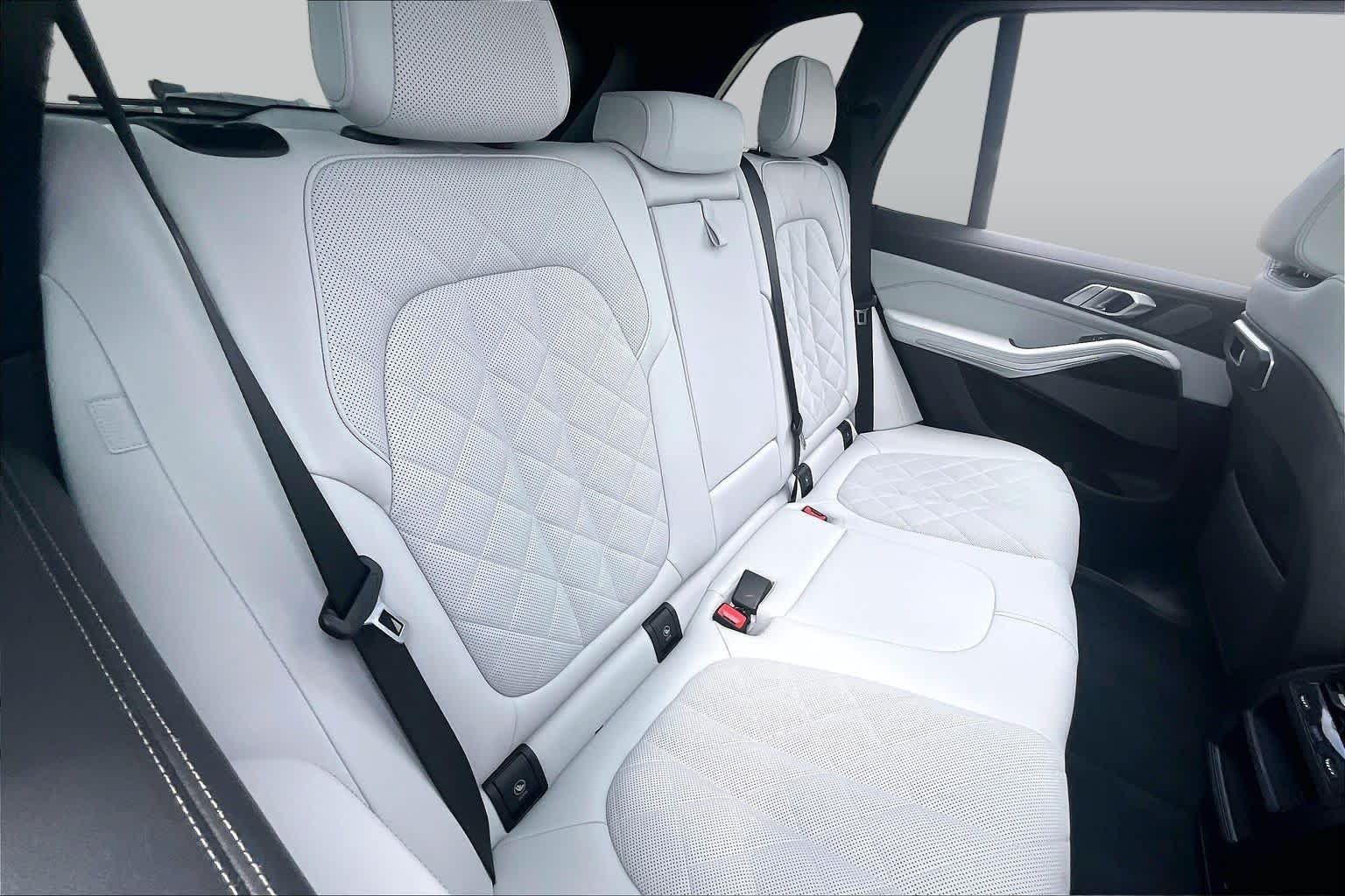 Used 2025 Blue Ridge Mountain Metallic BMW sDrive40i image 18