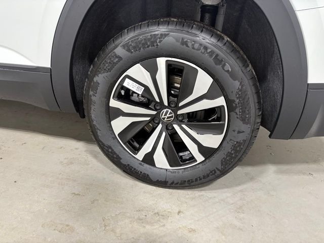 New 2026 White/off-white Volkswagen 2.0T SE image 8