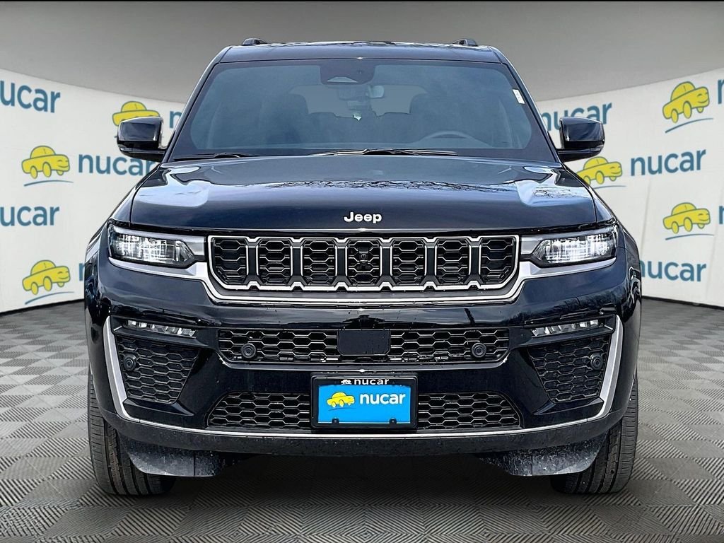 New 2026 Diamond Black Crystal Pearlcoat Jeep Limited image 3