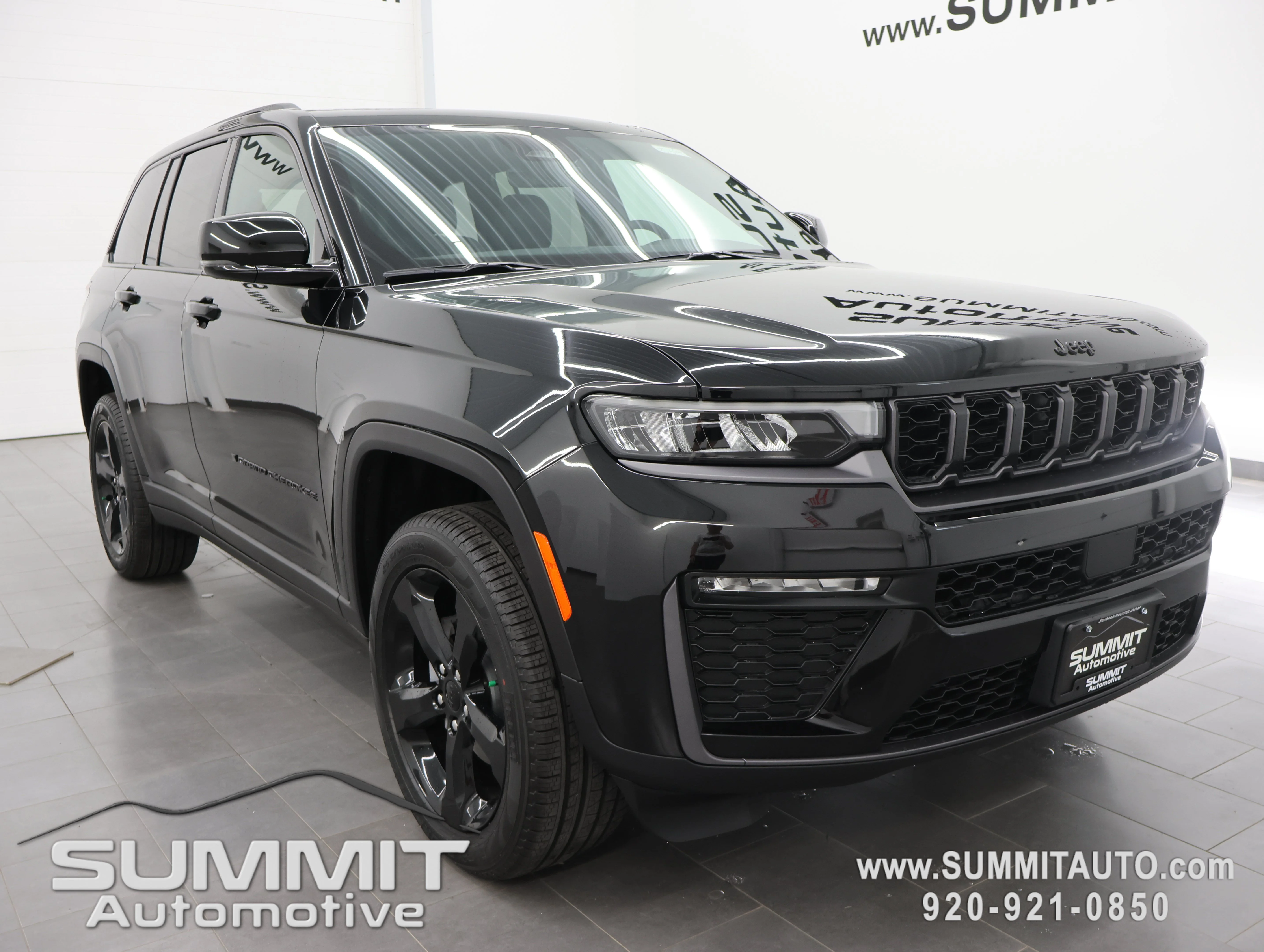 New 2026 Diamond Black Crystal Pearlcoat Jeep Limited image 2