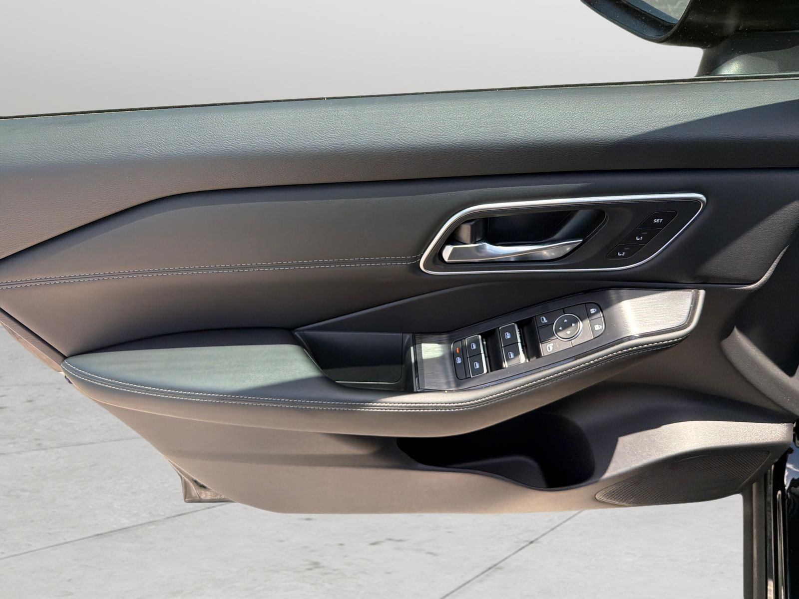 New 2026 Black Nissan Platinum image 28