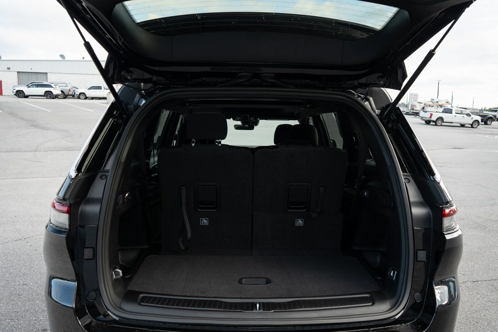 Used 2025 Black Jeep Laredo image 9
