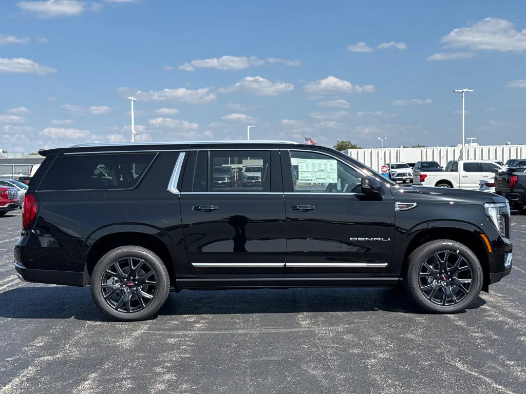 2026 GMC Yukon XL Denali - Photo 11