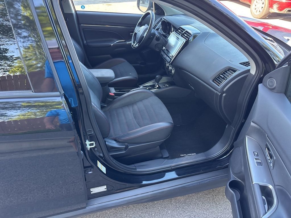 Certified Used 2025 Black Mitsubishi  image 12