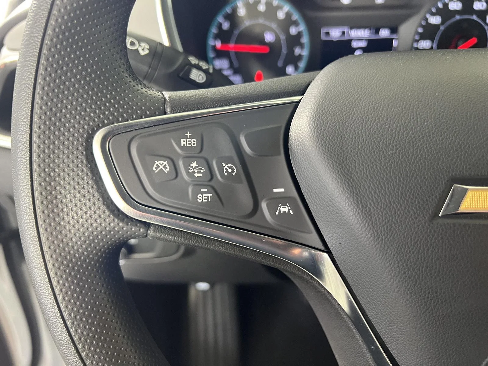 Used 2024 Summit White Chevrolet LS image 8