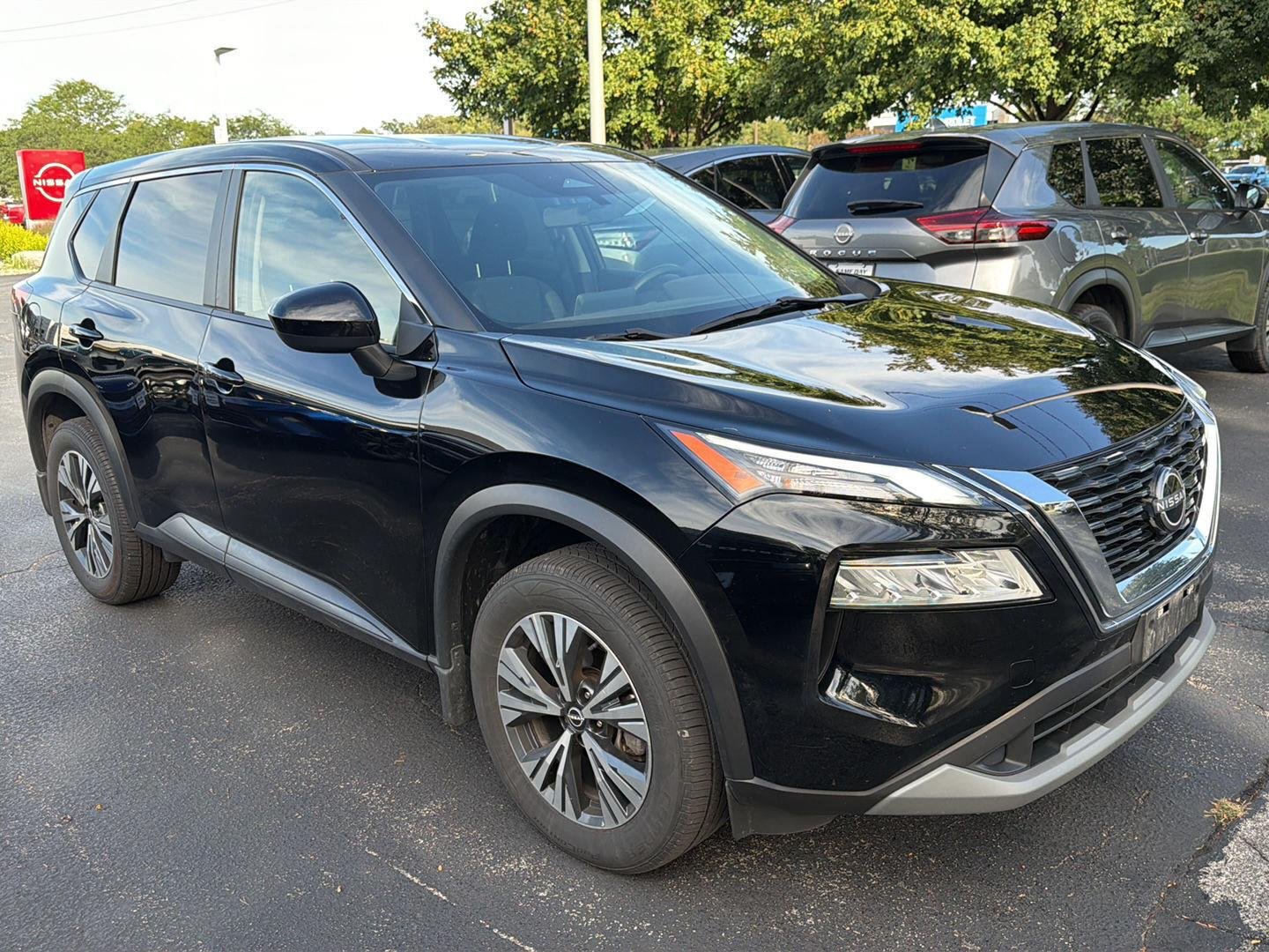 Used 2023 Super Black Nissan SV image 3