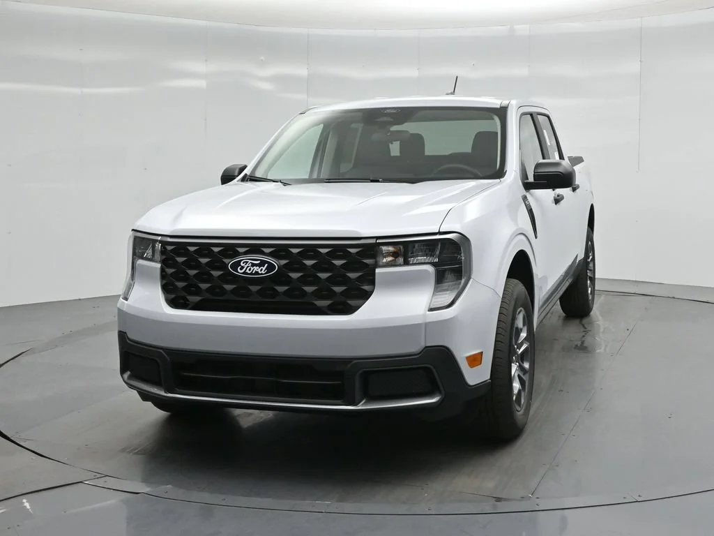 New 2026 Space White Metallic Ford XLT image 46