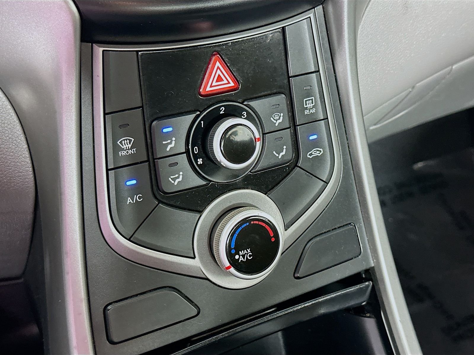 Used 2016 Lakeside Blue Hyundai SE image 15