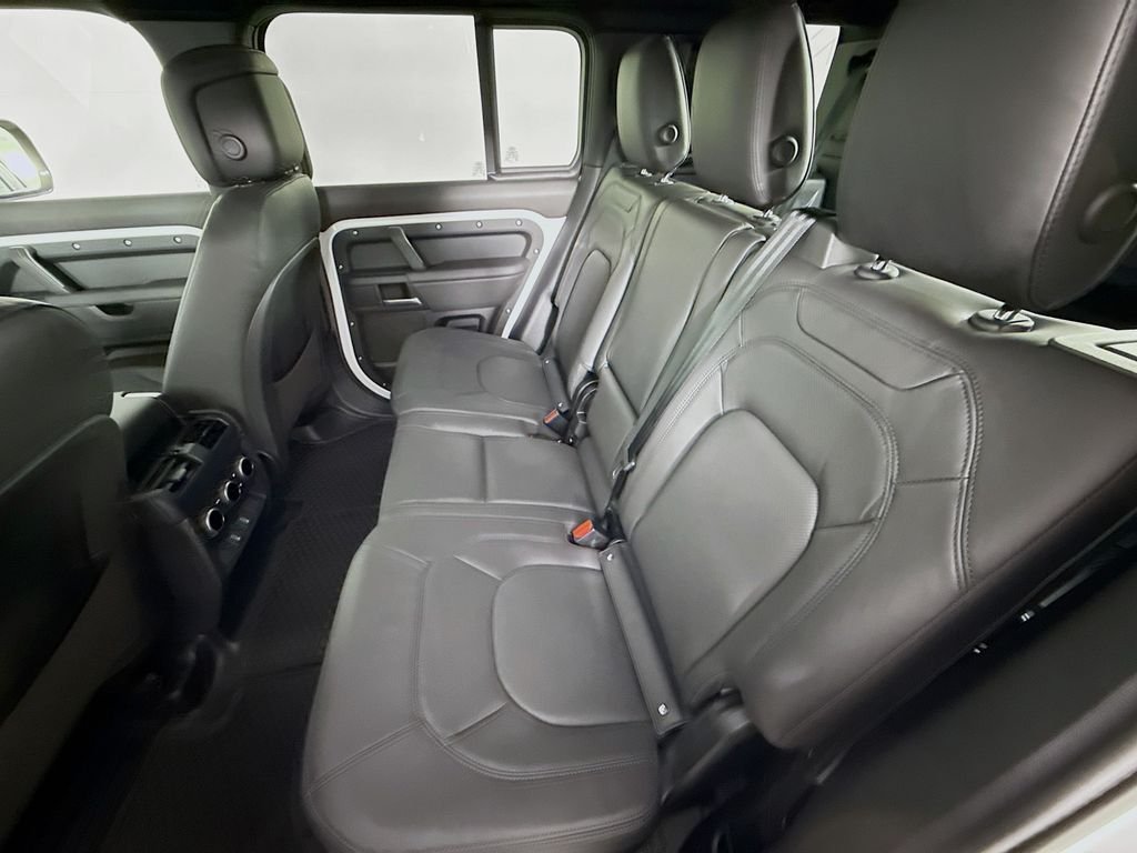 New 2026 Fuji White LAND ROVER X-Dynamic SE image 25