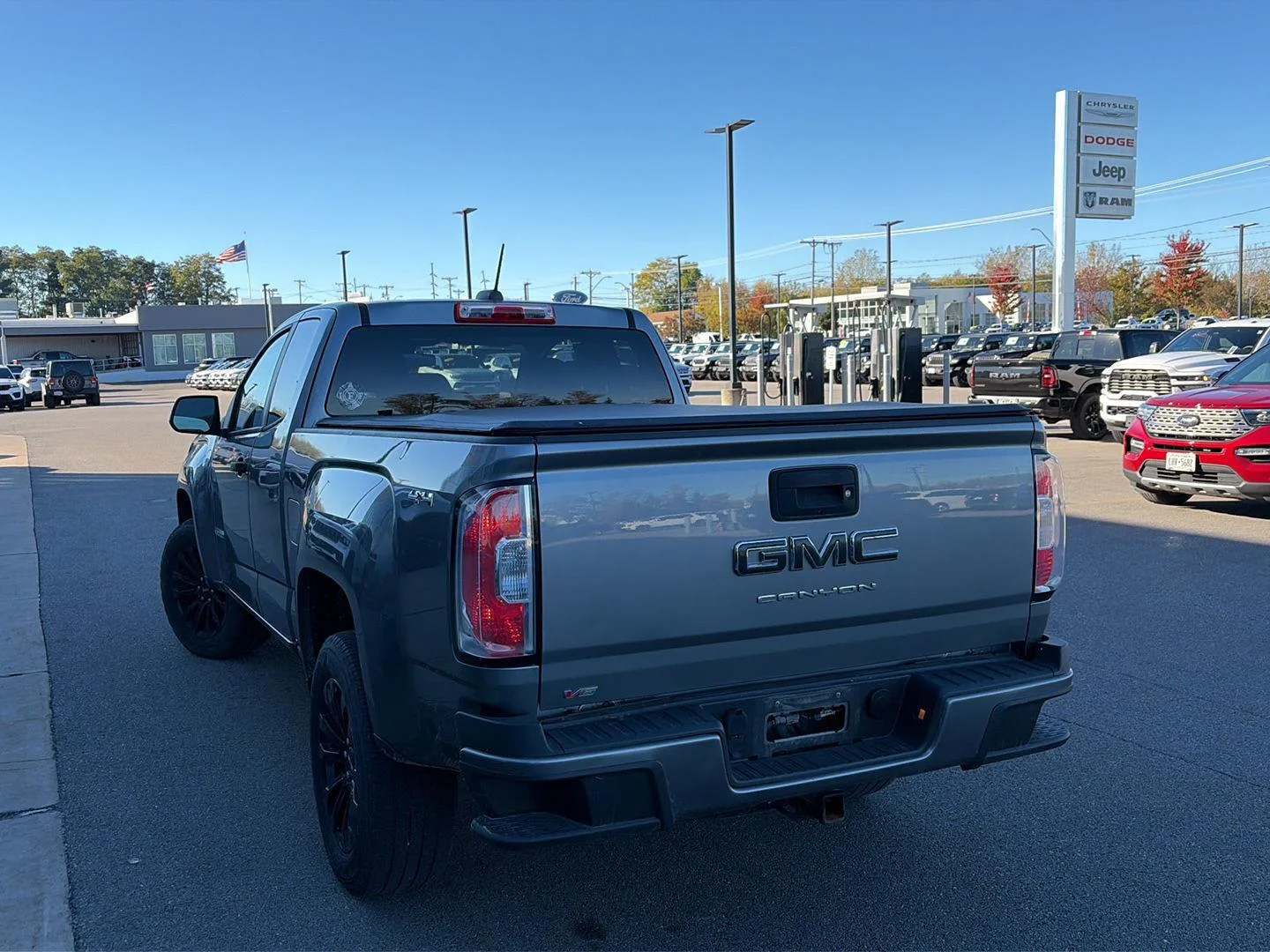 Used 2021 Satin Steel Metallic GMC 4WD Elevation Standard image 3