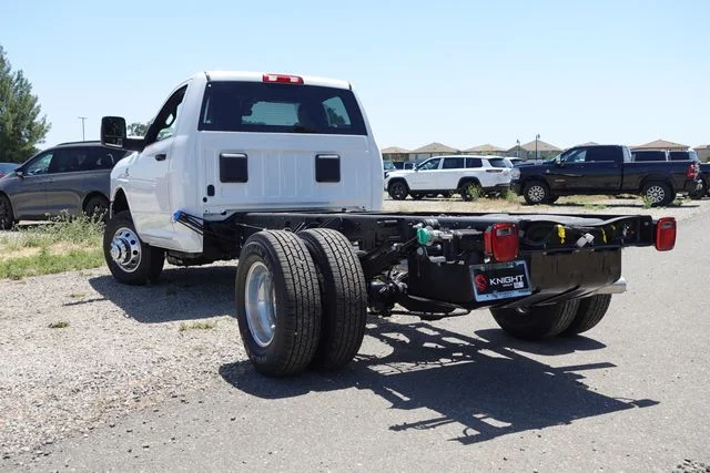 2025 RAM 3500 Chassis Tradesman - Photo 11