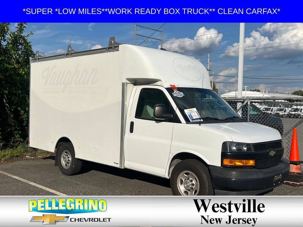Used 2018 SUMMIT WHITE Chevrolet Work Van image 1