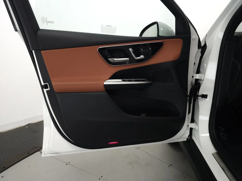 Certified Used 2026 Polar White Mercedes-Benz GLC 300 image 5