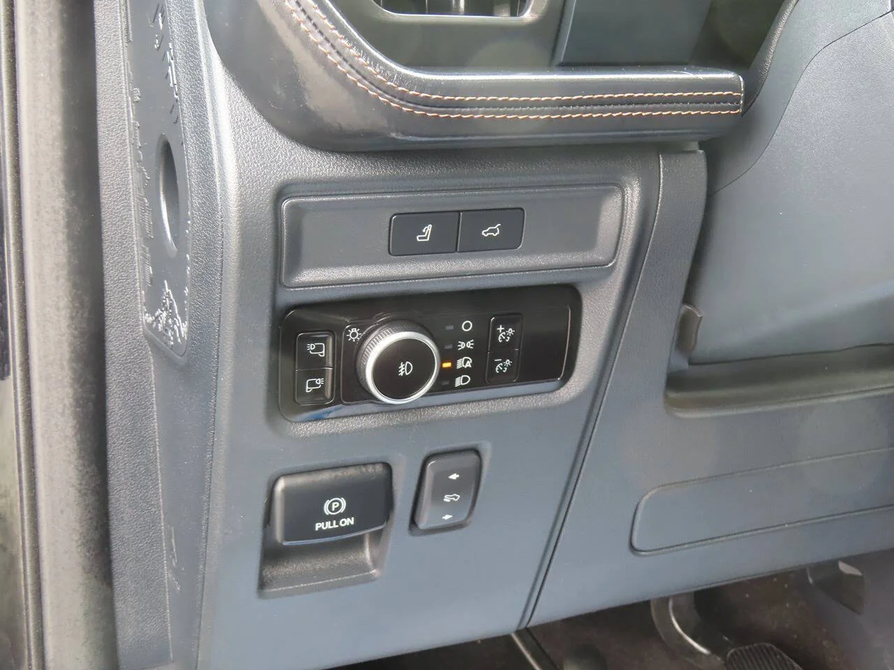 Used 2023 Agate Black Ford Platinum 4x4 4dr SUV image 15