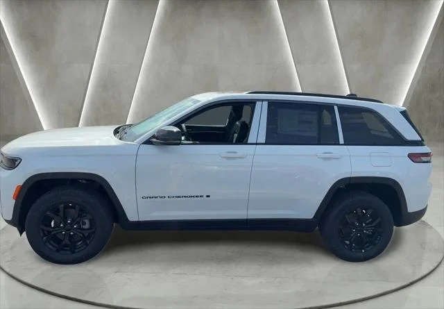 New 2026 Bright White Clear-Coat Exterior Paint Jeep Laredo image 4