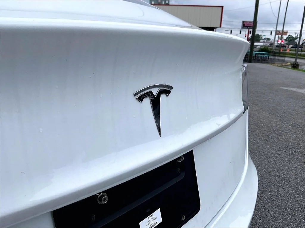 Used 2019 White Tesla Standard Range Plus image 9