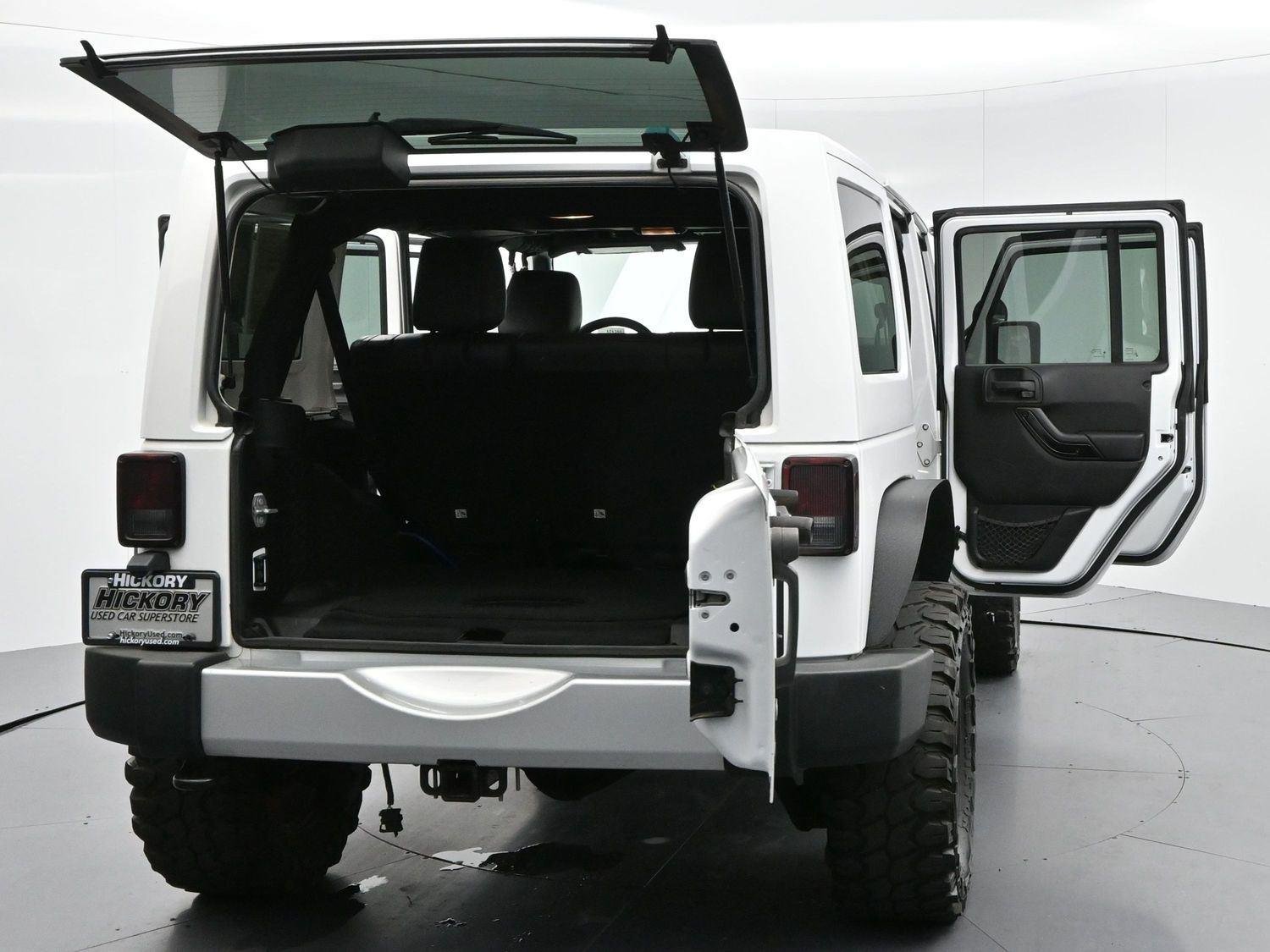 Used 2015 Bright White Clearcoat Jeep Altitude image 39