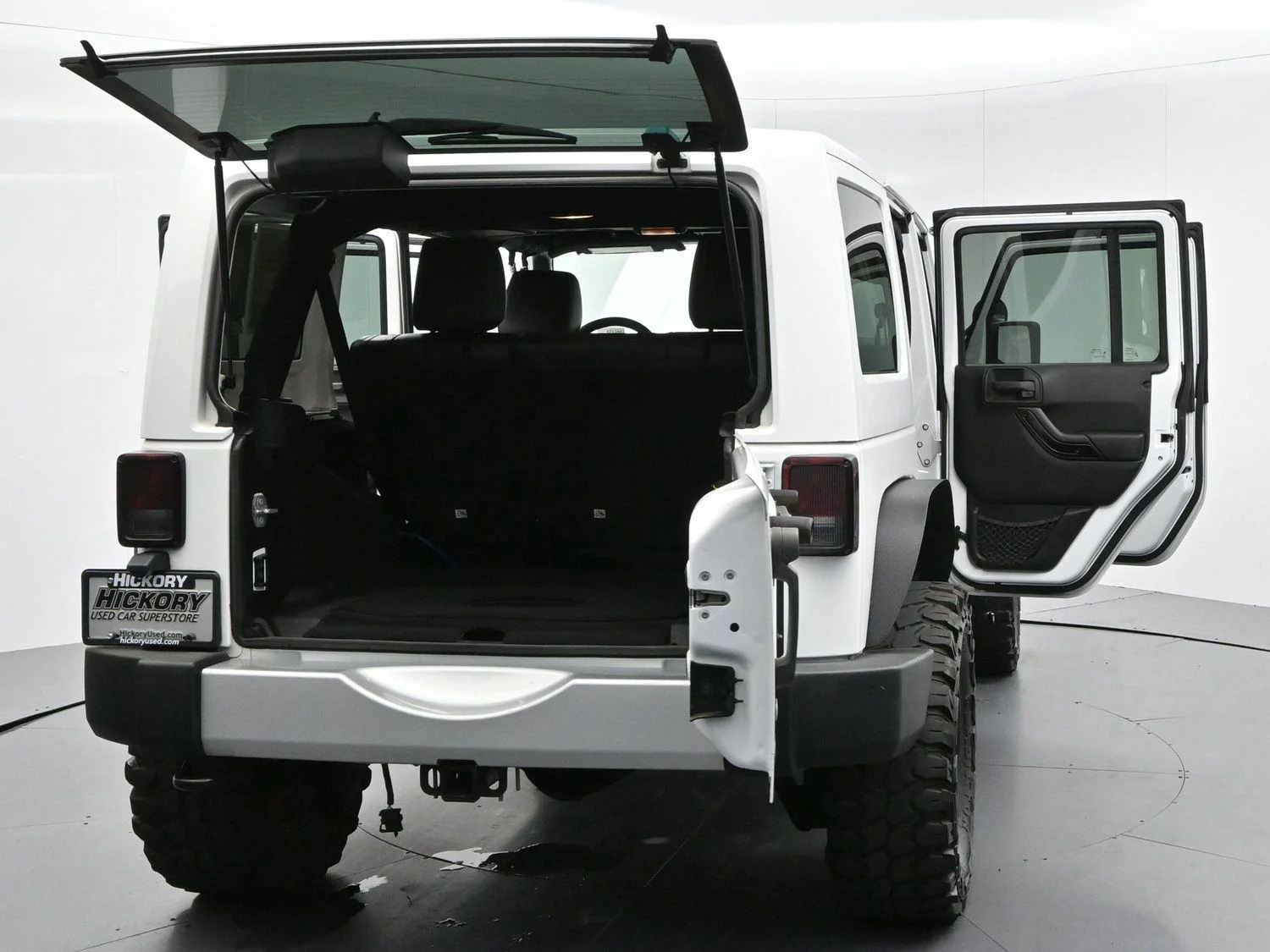Used 2015 Bright White Clearcoat Jeep Altitude image 39