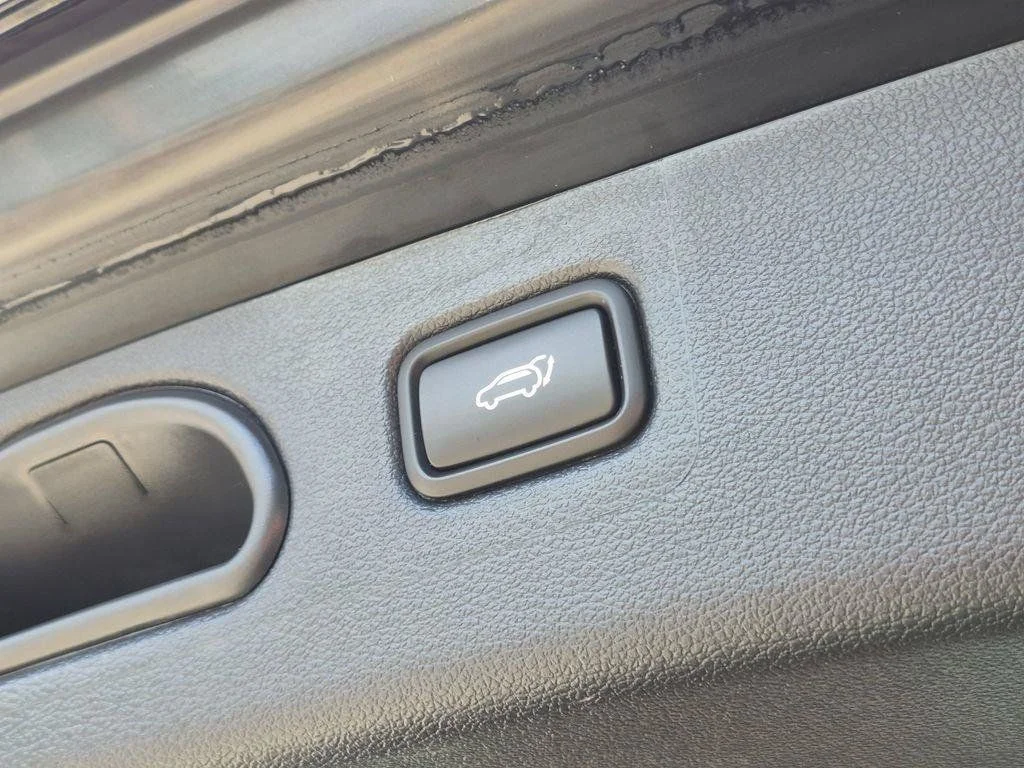 Used 2020 Black Hyundai Ultimate image 9