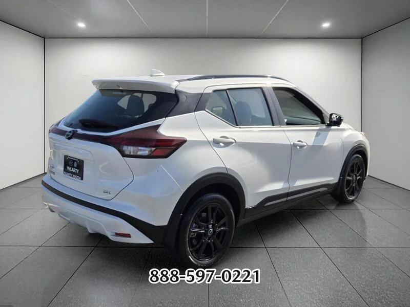 Used 2022 Aspen White NISSAN SR image 5