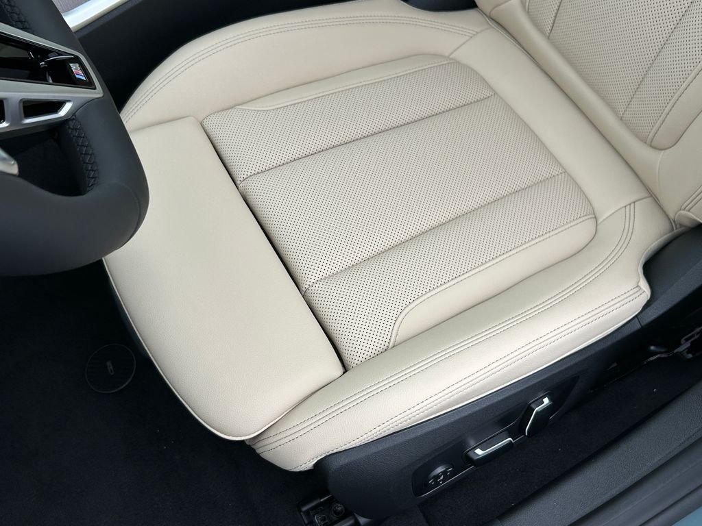 New 2026 Cape York Green Metallic BMW xDrive40 image 15
