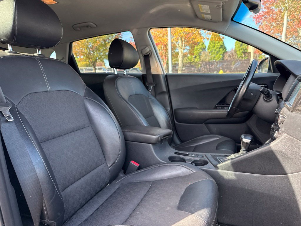 Used 2019 Silky Silver Kia EX image 23