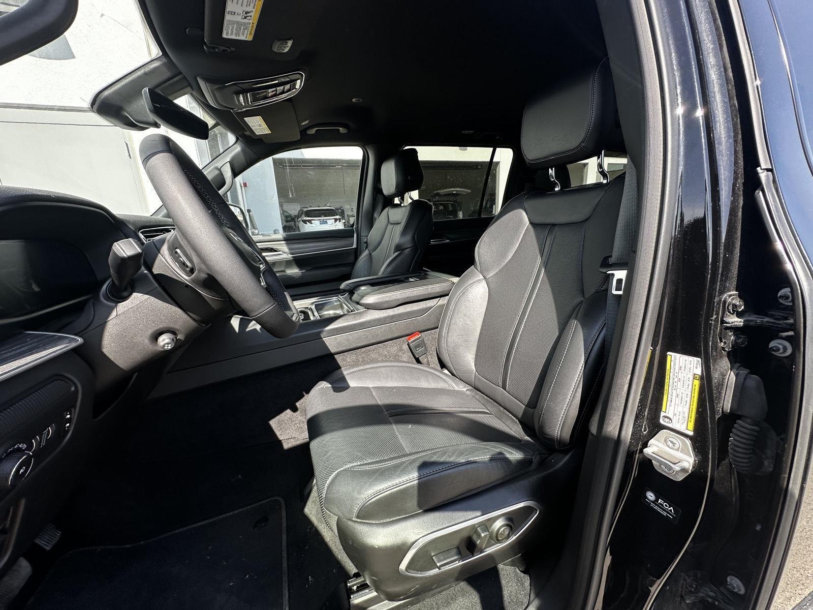 Used 2024 Diamond Black Crystal Pearlcoat Jeep Series II image 7