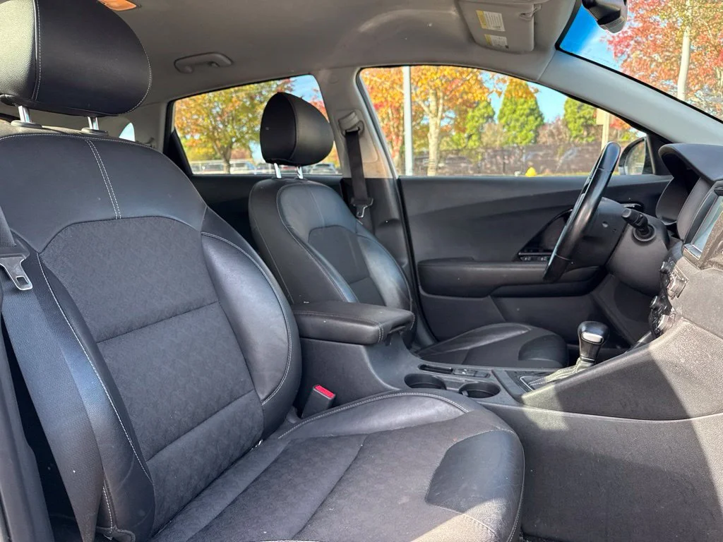 Used 2019 Silky Silver Kia EX image 23