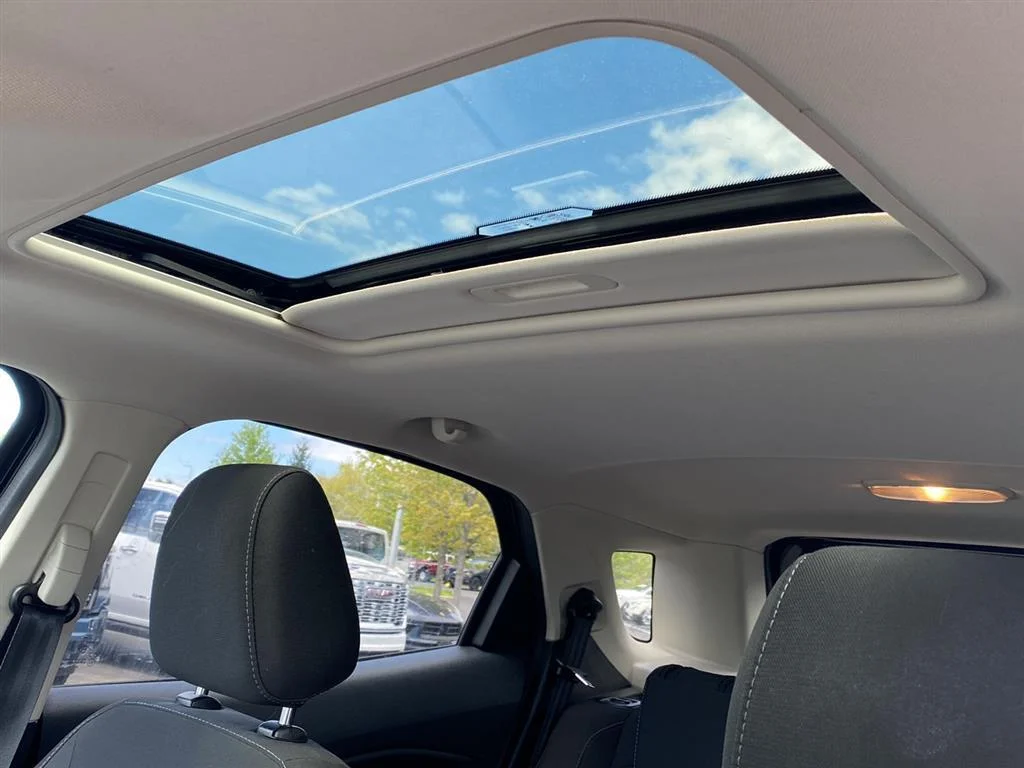 Used 2019 Shadow Black Ford SE image 5