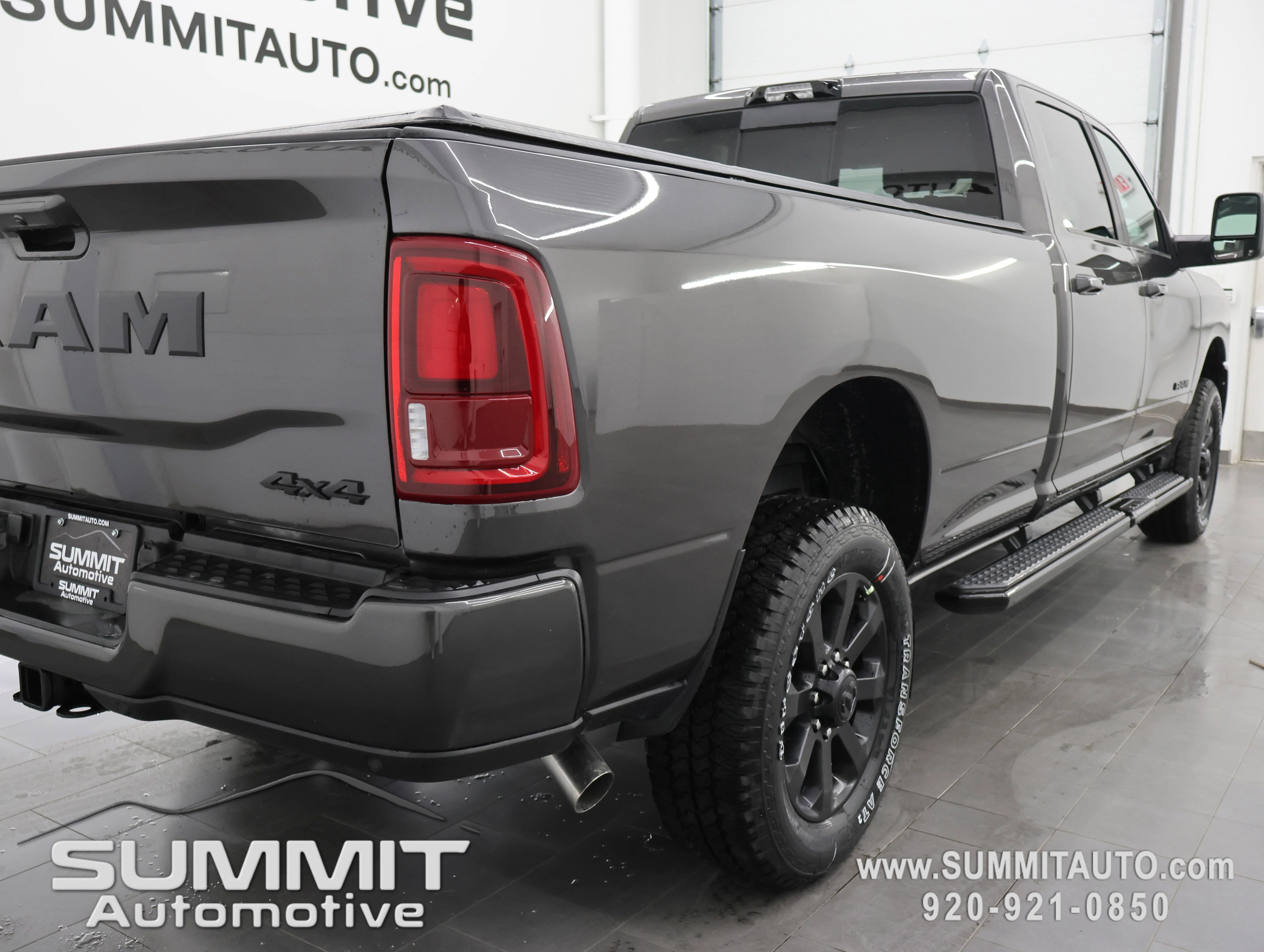 New 2026 Granite Crystal Metallic Clear-Coat Exterior Paint RAM Laramie image 4
