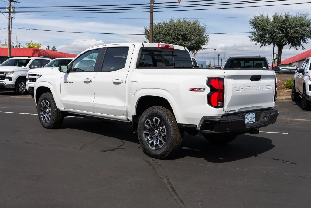 New 2026 Summit White Chevrolet Z71 image 4