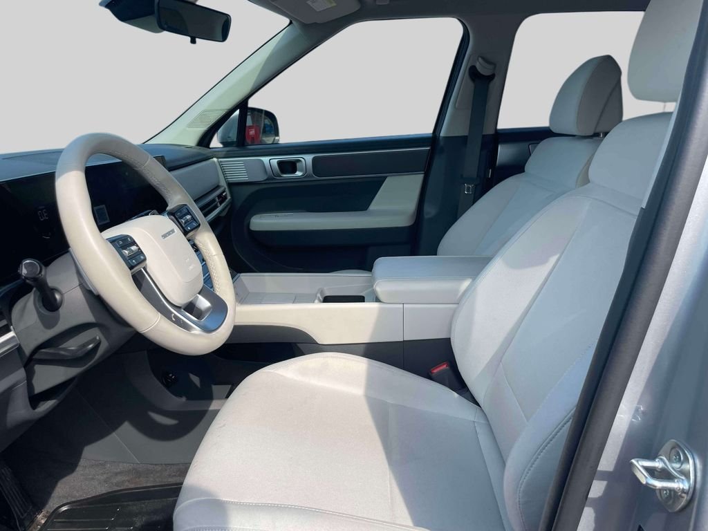Certified Used 2025 Silver Hyundai SE image 15