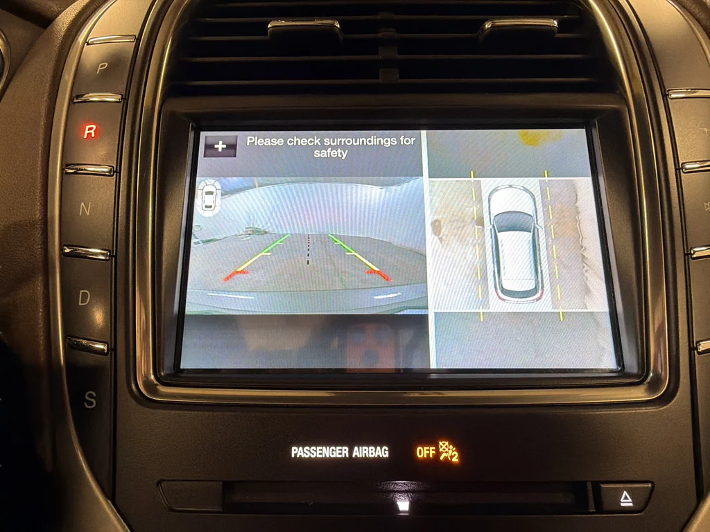 Used 2017 Gray Lincoln Reserve image 25