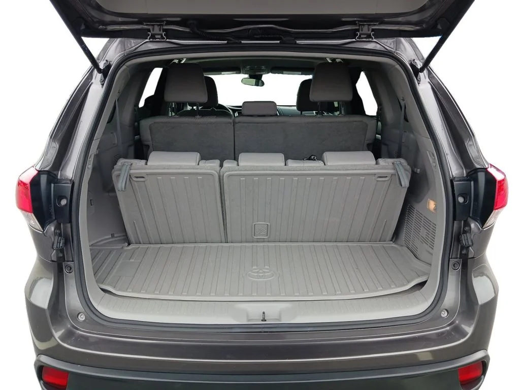 Used 2017 Gray Toyota LE image 13