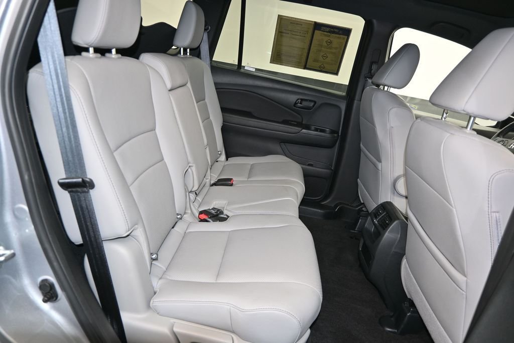 Used 2023  Honda EX-L image 12